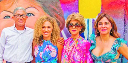 Doña Irina junto a sus hijos José Manuel, Laliana y Erika Fernández.
