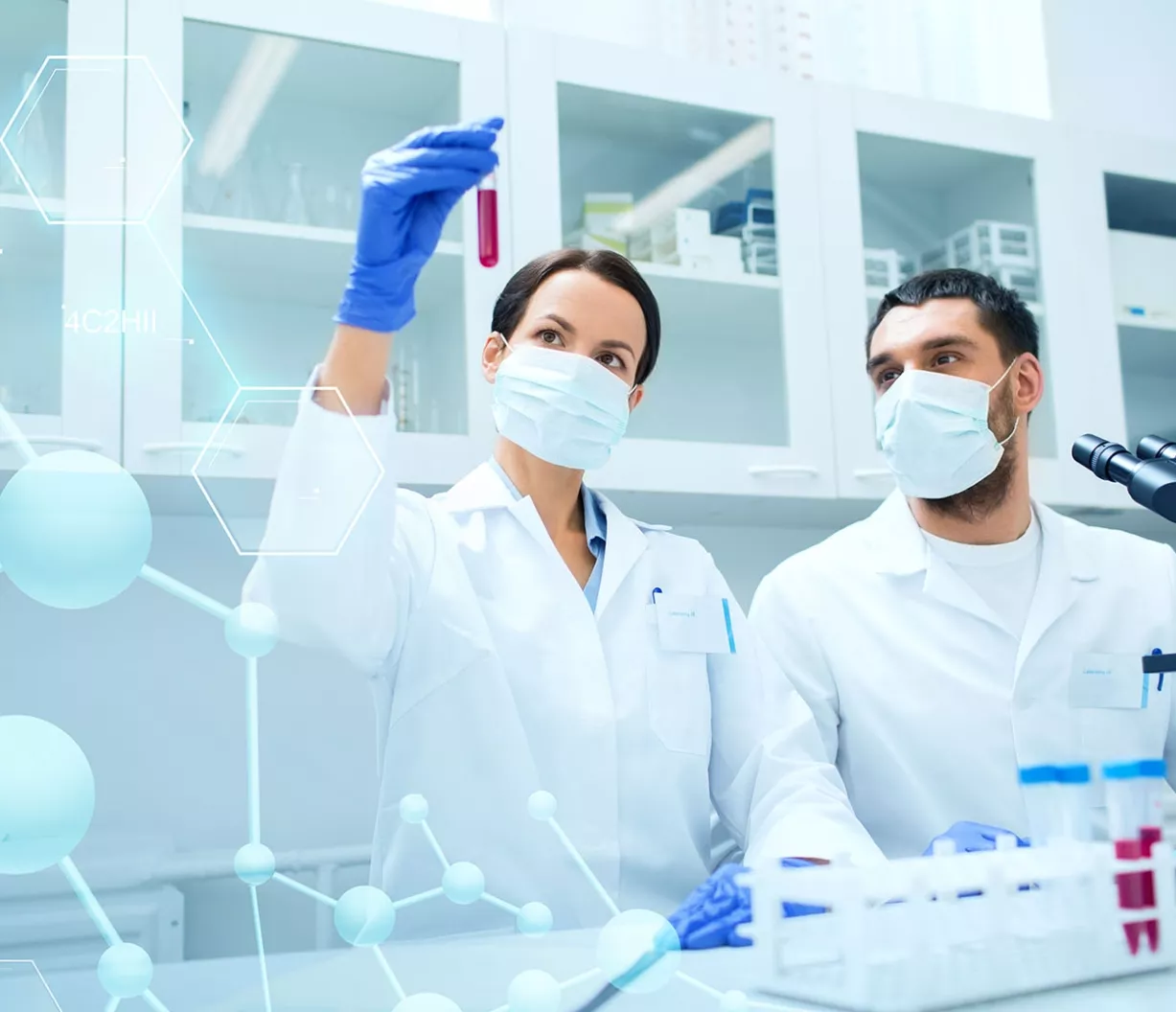 Nuevas cepas como Ómicron, no causan complicaciones importantes en la infección aguda.