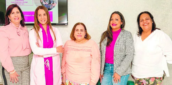 Elsy Fernández,  Mirna Santiago, Mirna Pimentel,  Mercy Rosario y Siddy Roque.