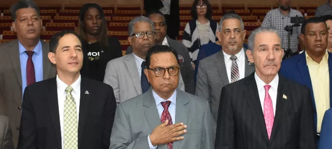 Franklin García Fermín y Rafael Peralta Romero con directivos de ambas entidades.