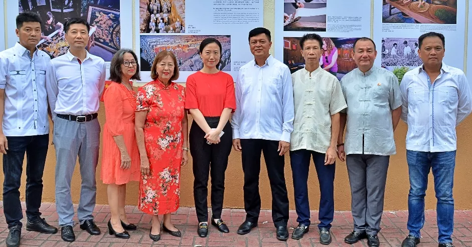 Yi Zhang, Jian Ronbwa, Leibi Ng, Rosa Ng, Zhou Yuqi, Dario Sang, Tony Ng, Miguel Feng y Ricardo Ng.