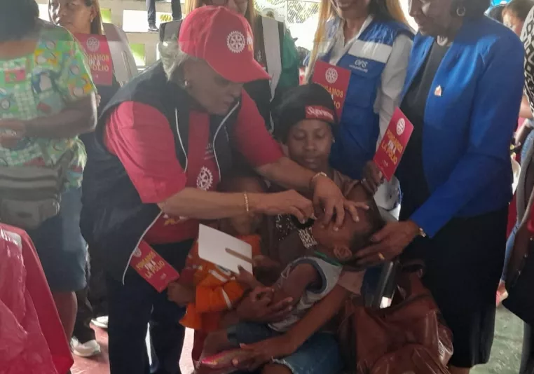 La jornada de vacunación se realizó junto a Rotary.