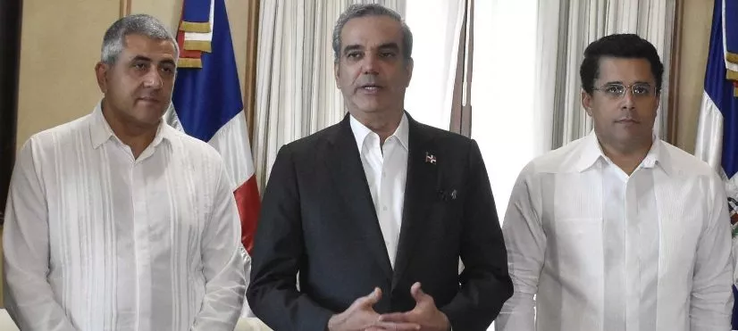 El encuentro se realizó en el Salón Blanco del Palacio Nacional.