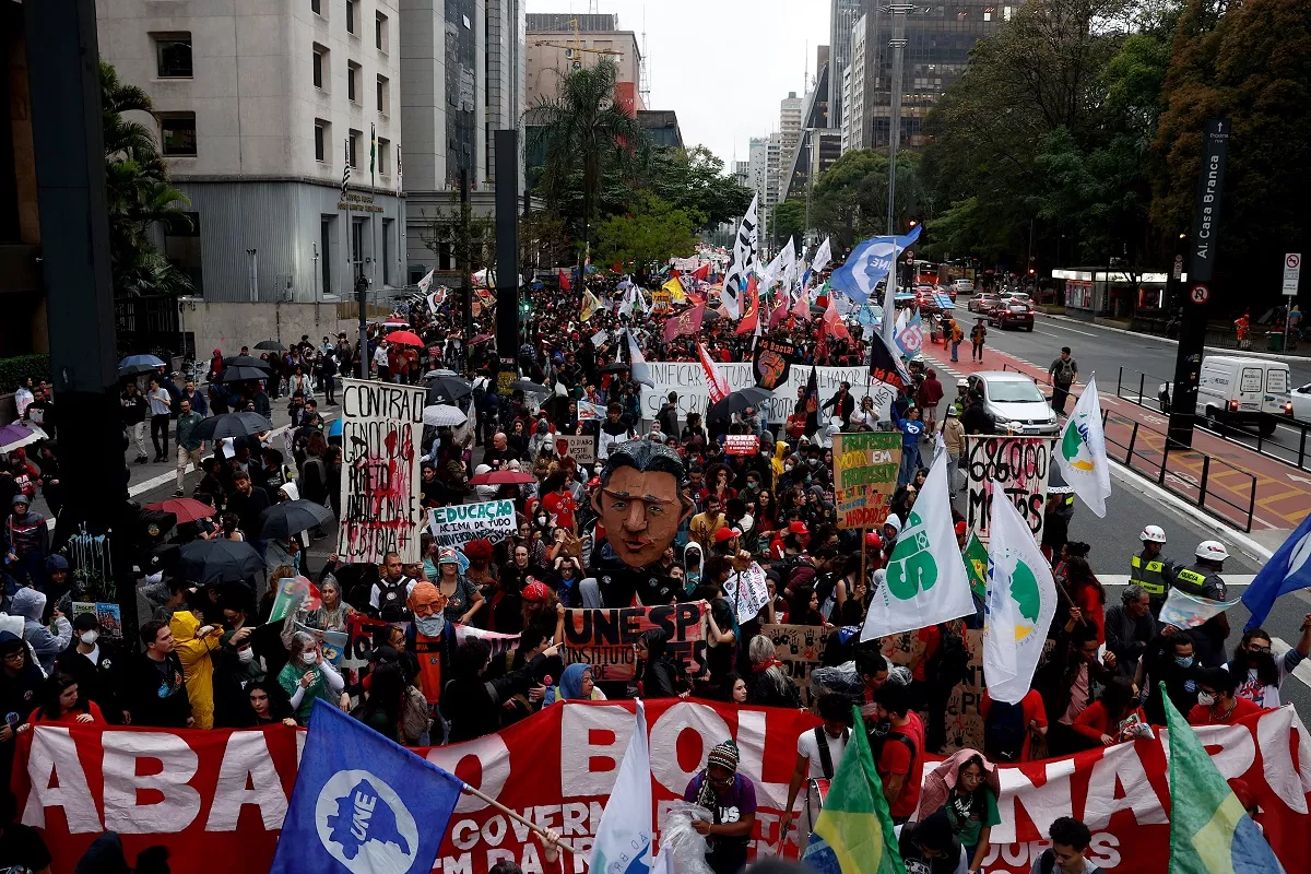 Protesta de estudiantes contra Jair Bolsonaro, en Sao Paulo