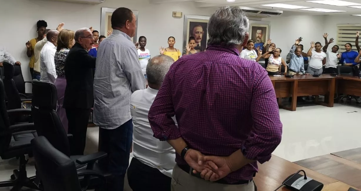 El grupo fue juramentado ayer por Danilo Medina y otros dirigentes del PLD.