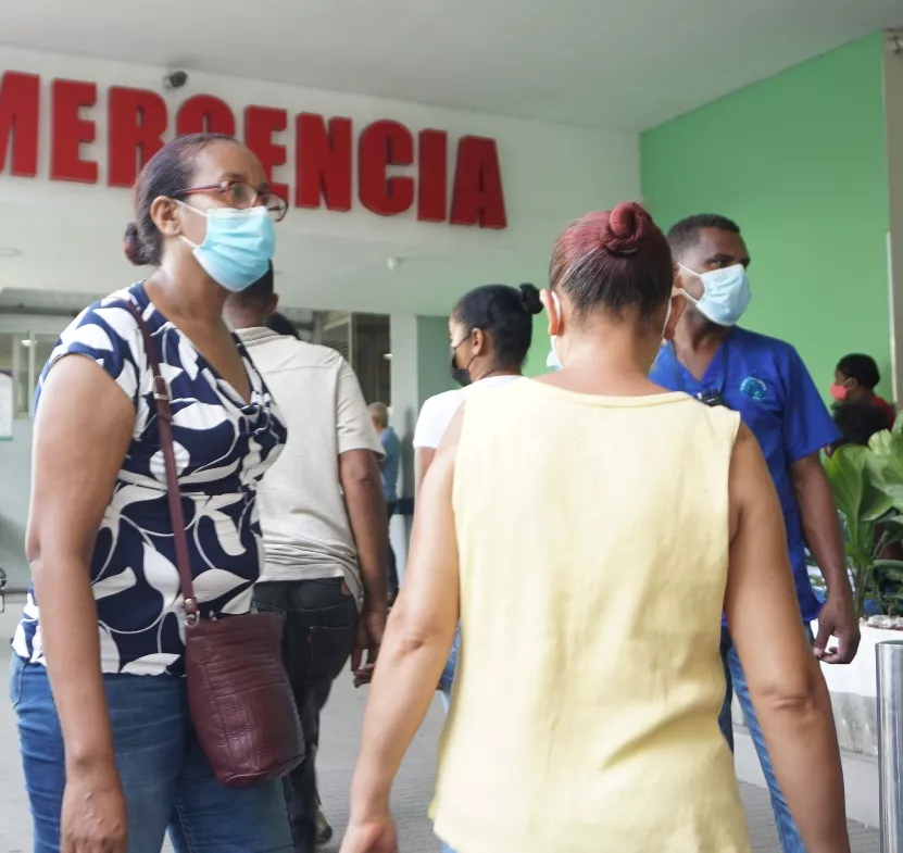 Mientras se resuelve el conflicto,  pacientes  carecen servicios.
