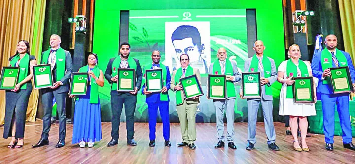 Los diez nuevos inmortales del deporte dominicano durante la ceremonia.   fuente externa