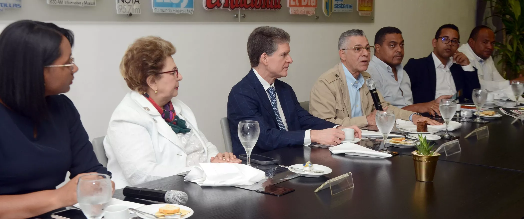 De acuerdo al alcalde Manuel Jiménez han mejorado la calidad del empleo de los obreros dignificando su labor con garantías laborales.   Jorge González.