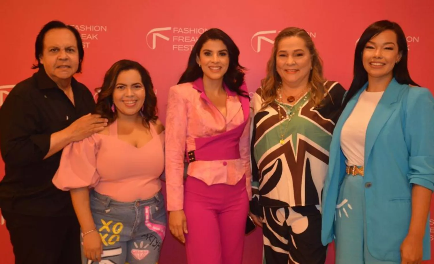 Leonel Lirio, Marielle Araujo, Tania Medina, Jatnna Tavárez y Karina Ortiz.
