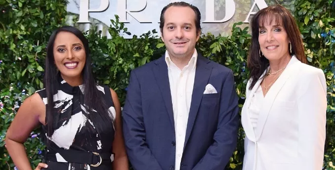 Claudia Valenzuela, Luis Sansón y Michele Kirschner.