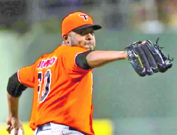 El zurdo Fernando Abad  de reprente se ha convertido en un gran pícher  relevista.  Archivo