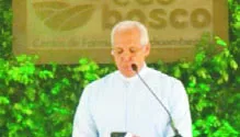 El padre Luis Pastor se diré a los presentes.