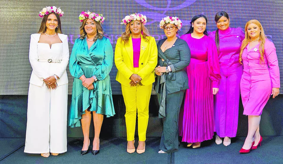 Deyanira Sosa, Amarilis Durán, Glenis Mojíca, Fary de León, Grace Mercedes, Sugerly Peña y Carla Suárez.