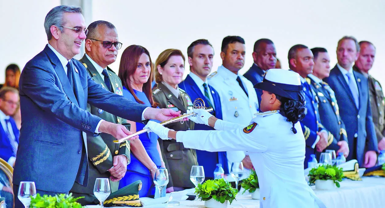 La jefa del Comando Sur de Estados Unidos, general Laura Richardson y el presidente Luis Abinader participaron en graduación  de cadetes.  luis rivera