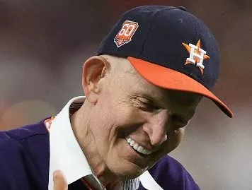 Jim “Mattress Mack" McIngvale, sonríe de su suerte.