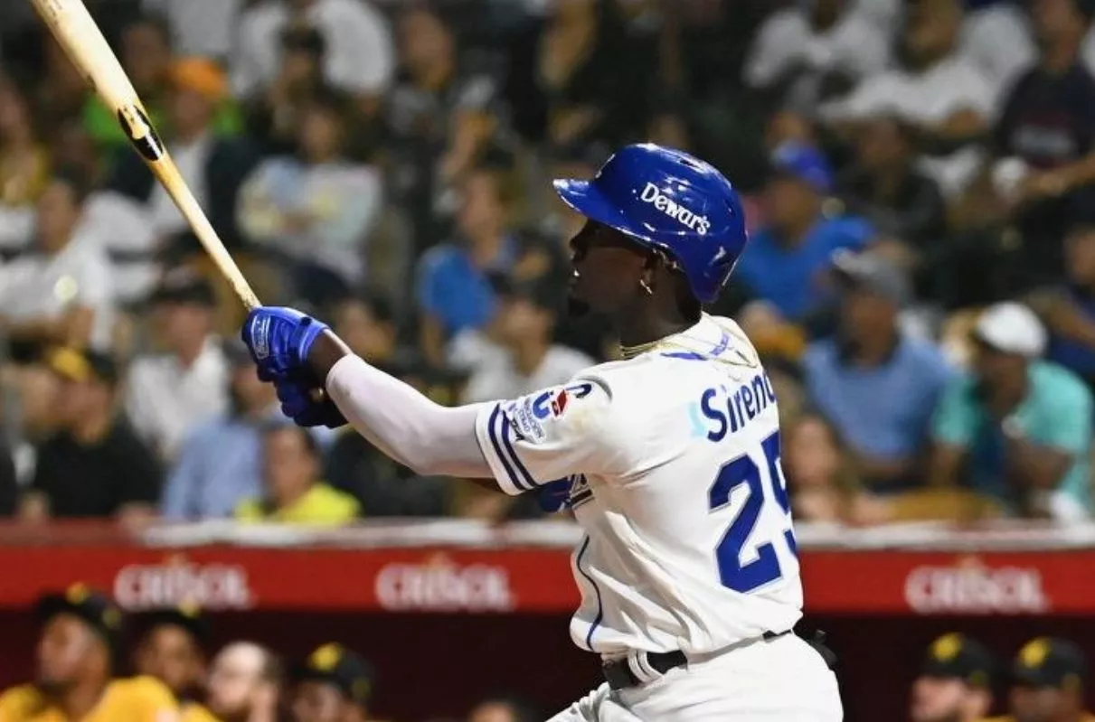 Ronny Mauricio volvió a ser determinante en  ofensiva de los Tigres de Licey.  fuente externa