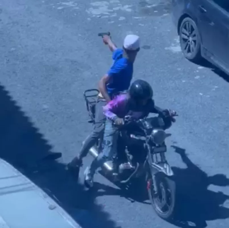 Matarodes del teniente retirado son activamente buscados.