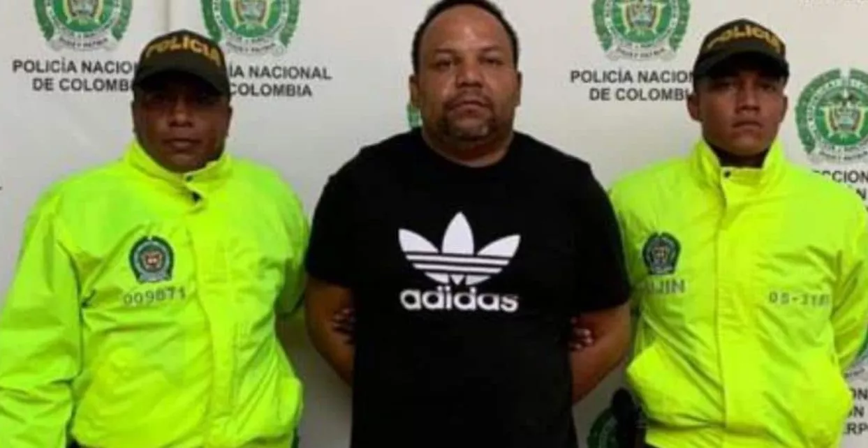 César Emilio Peralta cuando fue detenido por las autoridades de Colombia.  Archivo