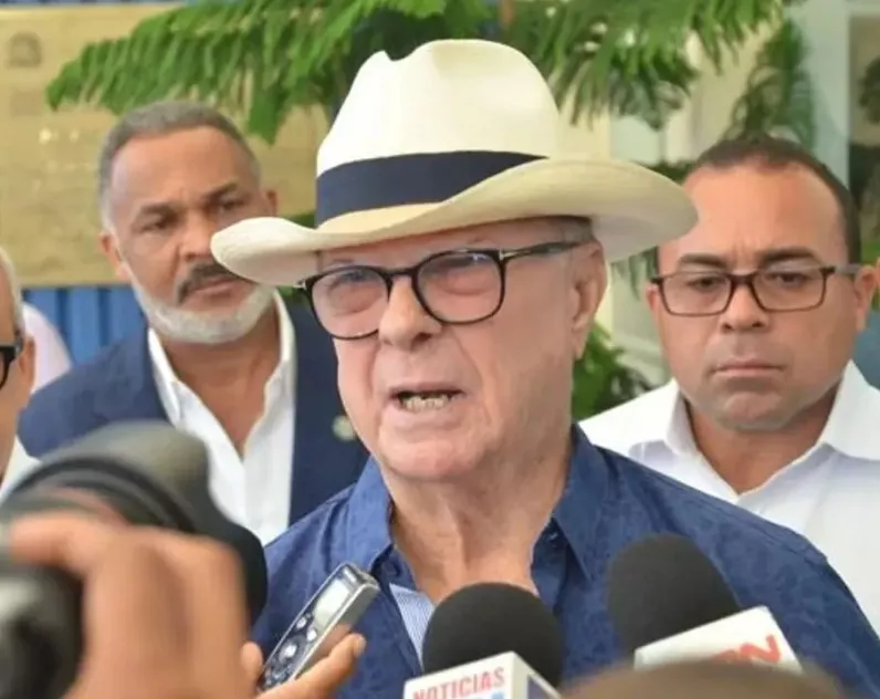 Mejía dijo que vivió lo mismo durante su mandato.