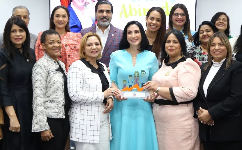 Previo a su encuentro con UNICEF, Arbaje visitó a diputados.