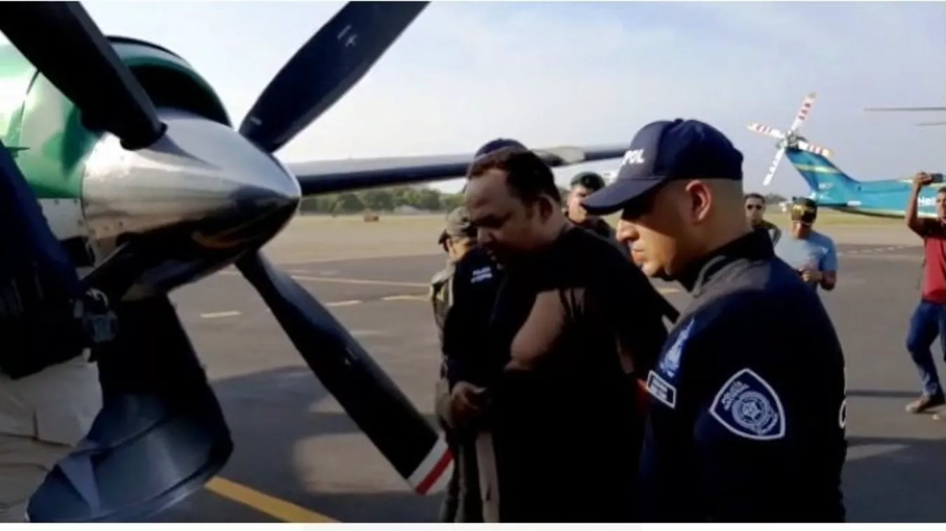 Momento cuando César “el Abusador” fue extraditado a Puerto Rico desde Colombia, donde fu e detenido.  ARCHIVO