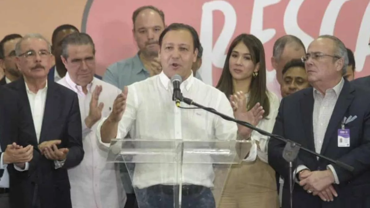 Medina y  Abel Martínez juramentaron miles de militantes en San Juan.