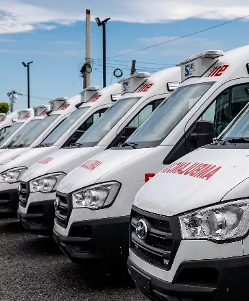 Parte de las ambulancias que fueron entregadas.