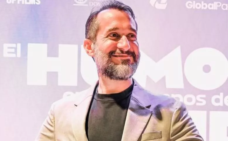 El humorista Carlos Sánchez  estrena este nuevo trabajo que esta en cine.