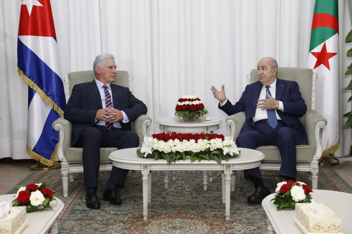 Presidente cubano agradece "cálida bienvenida" del primer ministro argelino