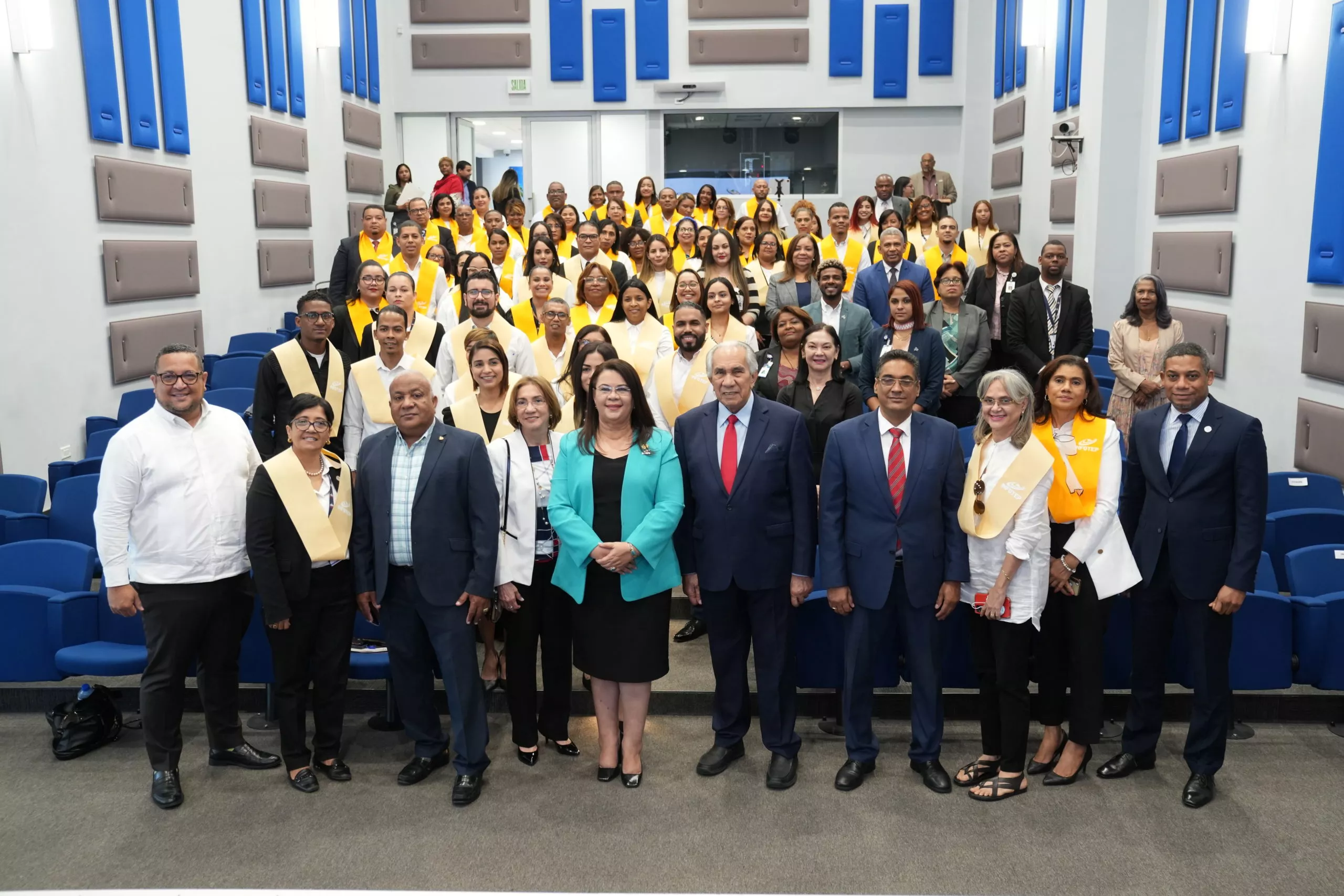 Foto grupal_ INFOTEP certifica a 58 colaboradores del CONAPE