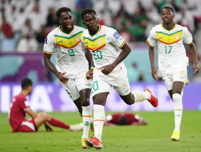 Senegal golea a Qatar