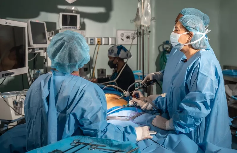 Se necesita la aprobación del paciente para realizarla.
