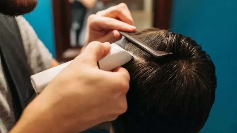 Afeitarse el cabello puede perjudicar su crecimiento.