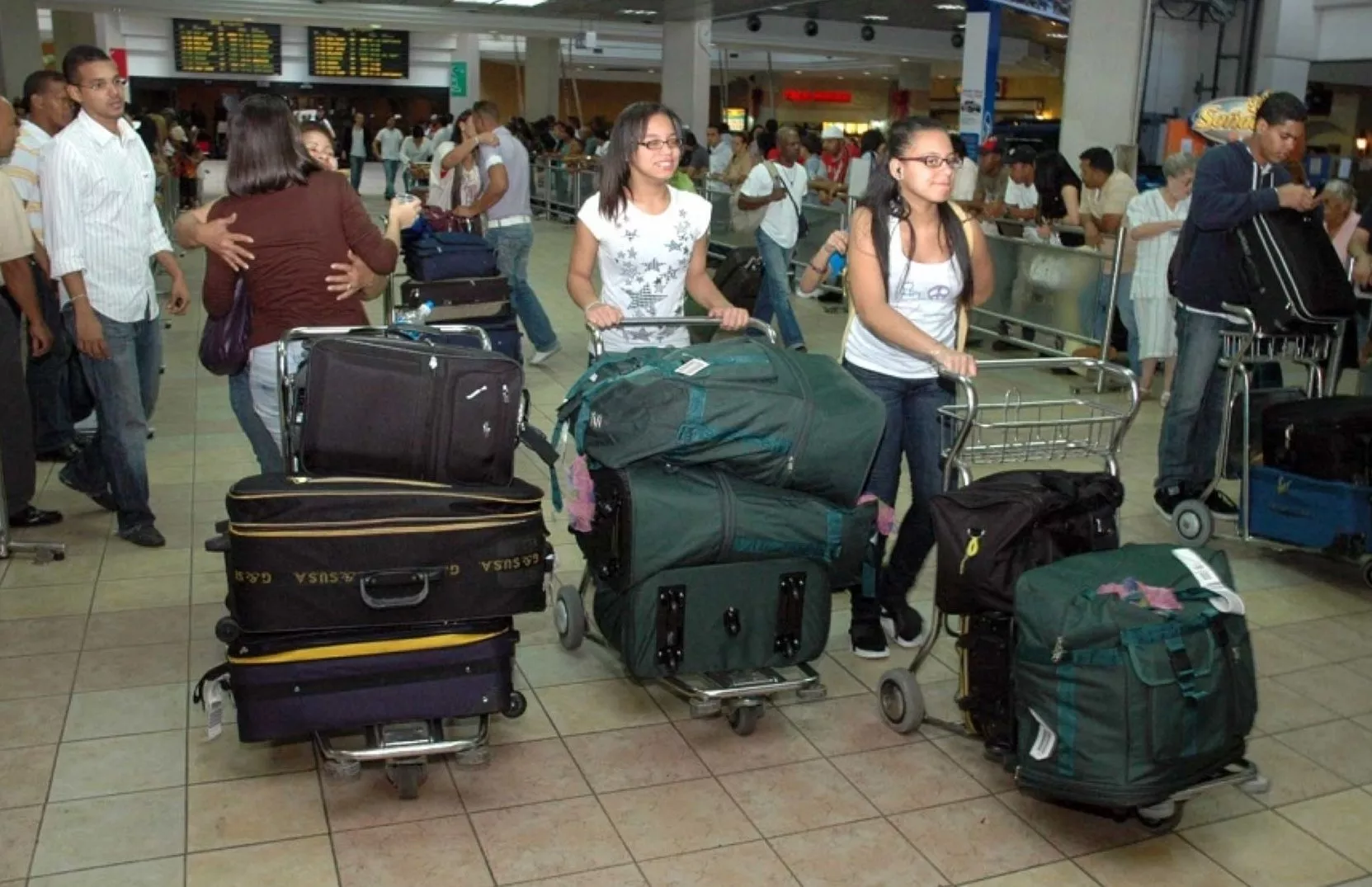 La Dirección General de Aduanas prolonga hasta el 15 de enero la exoneración de impuestos por concepto de importación para los dominicanos en el exterior.