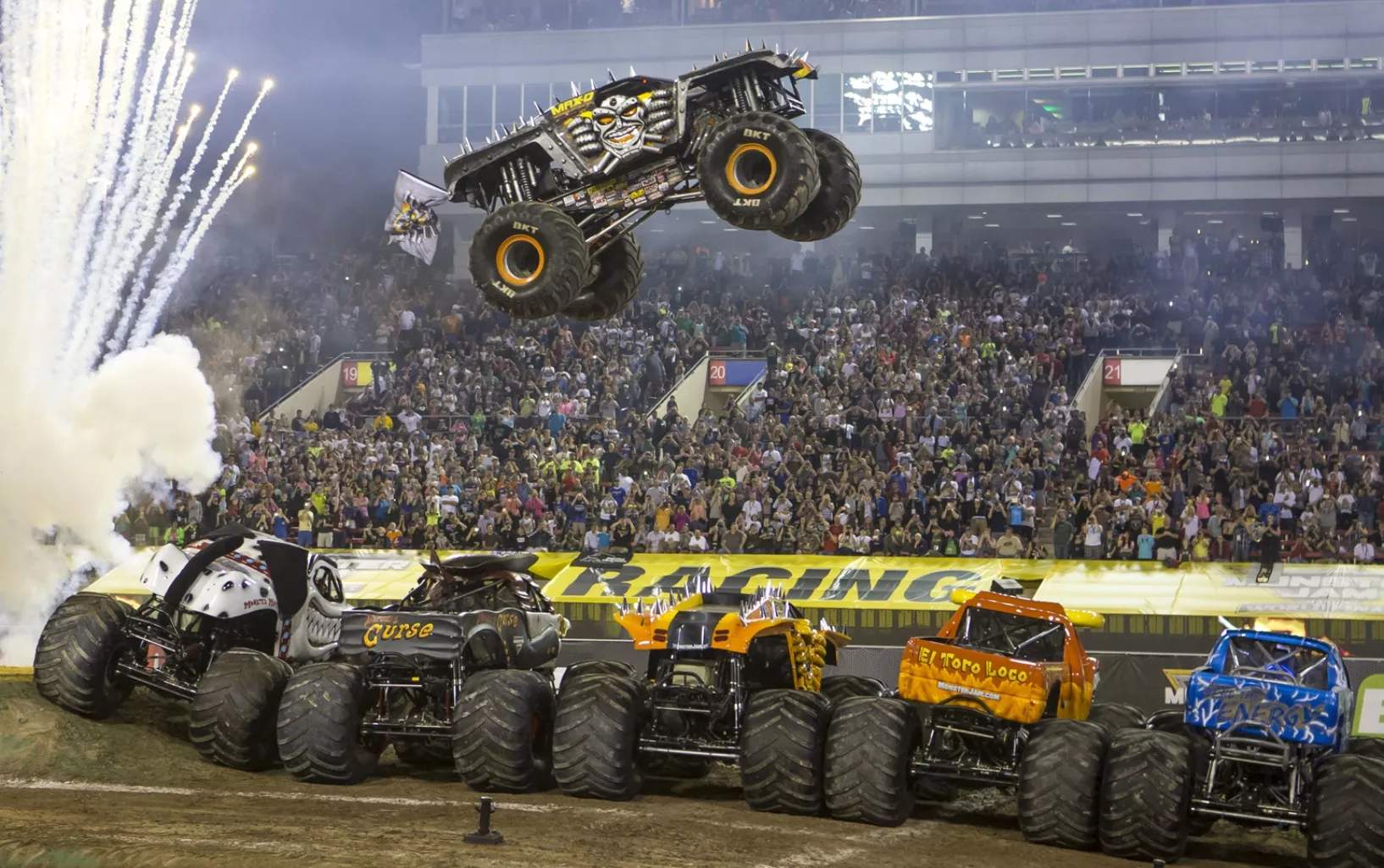 ¡Monster Jam! La experiencia de automovilismo familiar con mayor acción en el mundo llega  a Santo Domingo. Archivo.