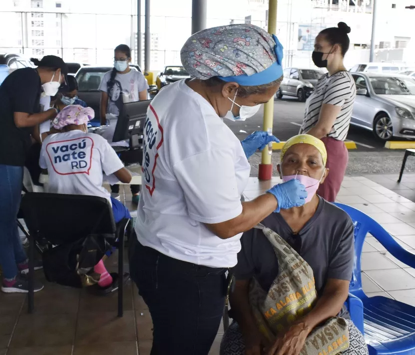 Las autoridades  alertan  a utilizar las mascarillas.