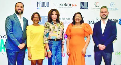 Alex Pérez, Taina Rodríguez, Rose Marie Vega, Julissa Rumaldo y Yaqui Núñez.