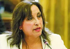 Dina Boluarte asumió la presidencia de Perú.