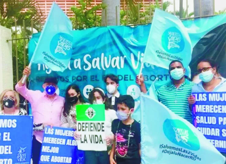 Los grupos que se denominan provida, sustentan sus posiciones en la defensa de la familia.