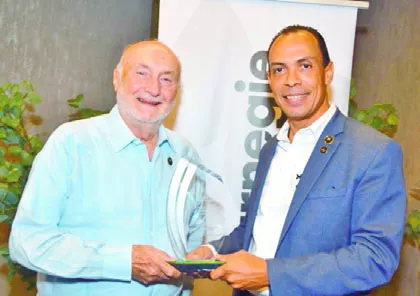 Vicenzo Bonarelli junto a César Cordero.
