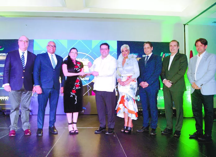 Jean Luis De Boyrie, Johnny Leyba, Ilsa Michelén, Eduardo Sanz Lovatón, Arelis Calderón, Esteban Leo, Julio Heinsen y  Marco Henríquez.