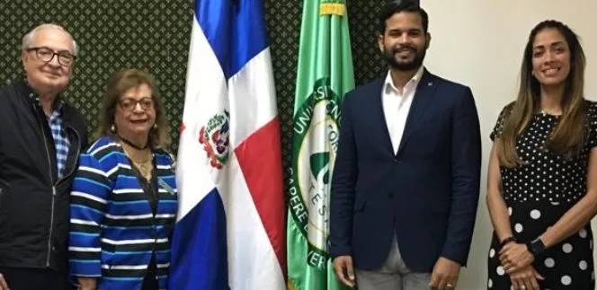 Luis Sánchez Noble,  Mildred Bergés de Sánchez,  Peter Marte     y Laura Mella.