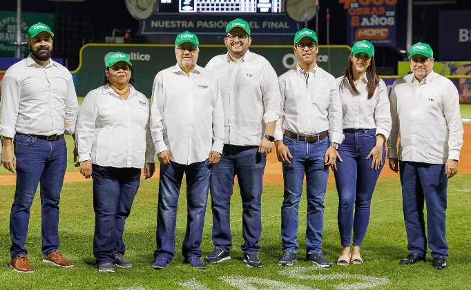 Carlos Gómez, Sabela Peralta, Julio Curiel, Rafael Mejía, Jaime  Valenzuela, Lorena de Jesús y Vinicio Curiel.