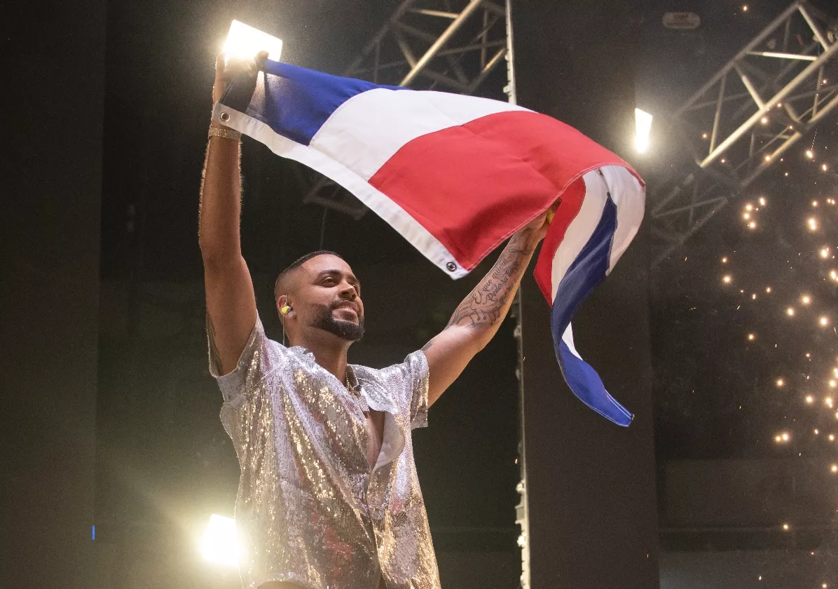 DJ Adoni  agradeció a todos por llegar al Palacio de los Deportes a apoyarlo en su tierra.