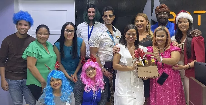 Ejecutivos y colaboradores durante las celebraciones y reconocimientos.