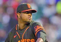 Gregory Santos fue sacado de la nómina de los Gigantes.