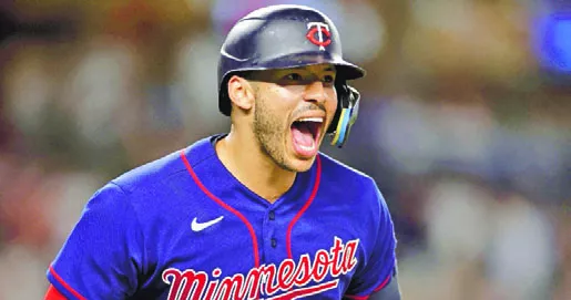 El boricua Carlos Correa se trasladará a la tercera base.  AP