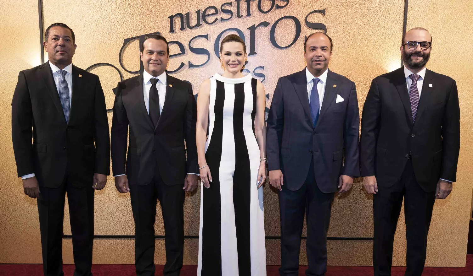 Samuel Pereyra y esposa Noelia Garcia de Pereyra, junto a los subadministradores de la entidad financiera, Ysidro Garcia, José Almonte y Francisco Elías.