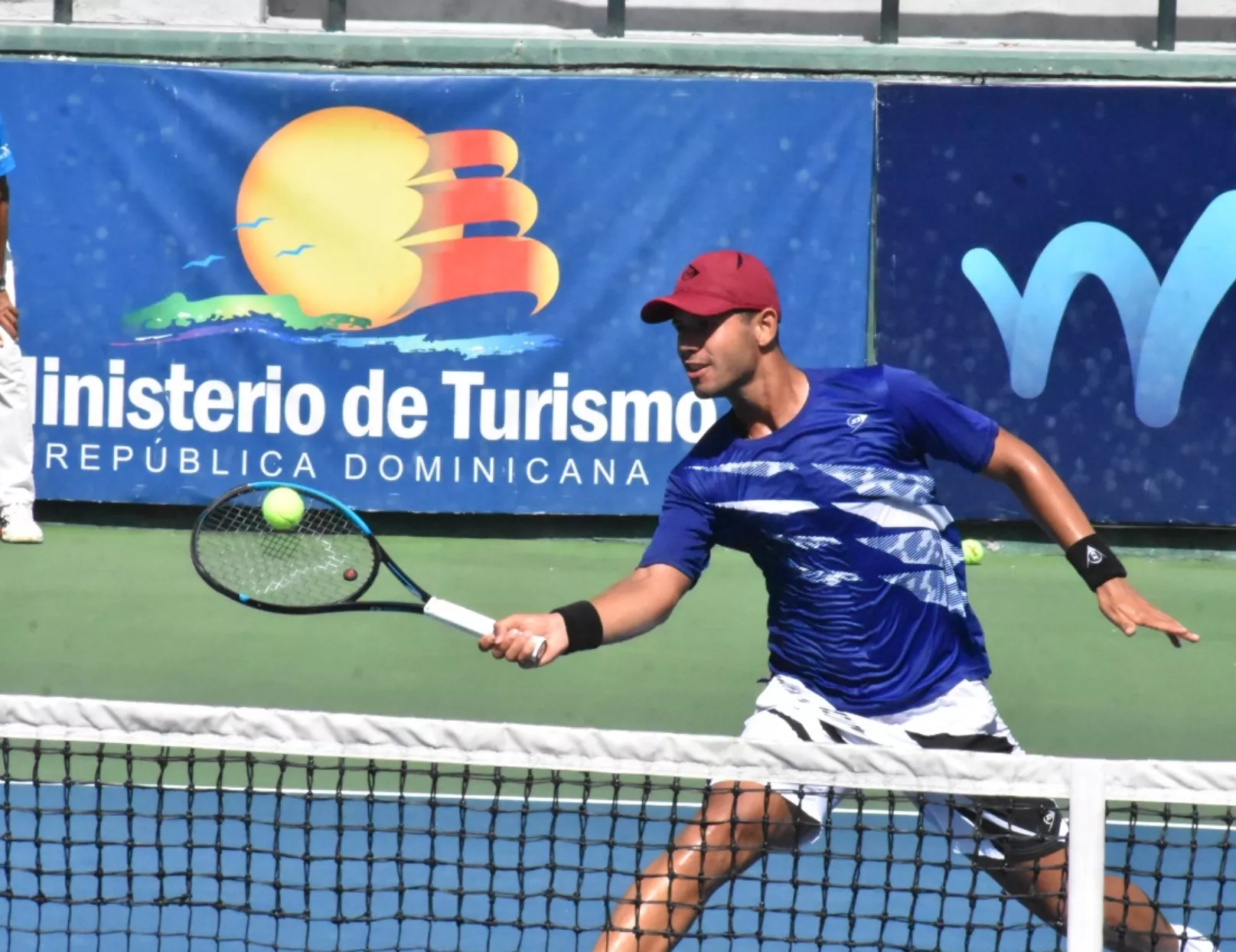 Nick Hardt en  acción durante su partido del pasado fin de semana en las canchas del Parque del Este .   fuente externa