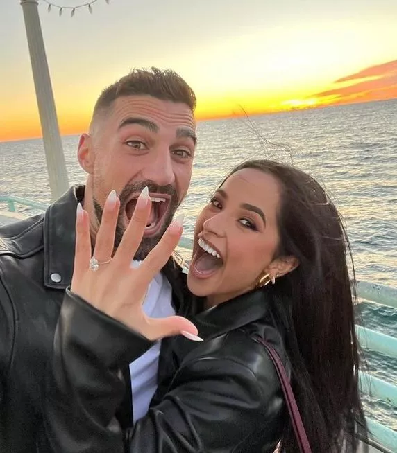 Becky G y Sebastián Francisco Lletget
